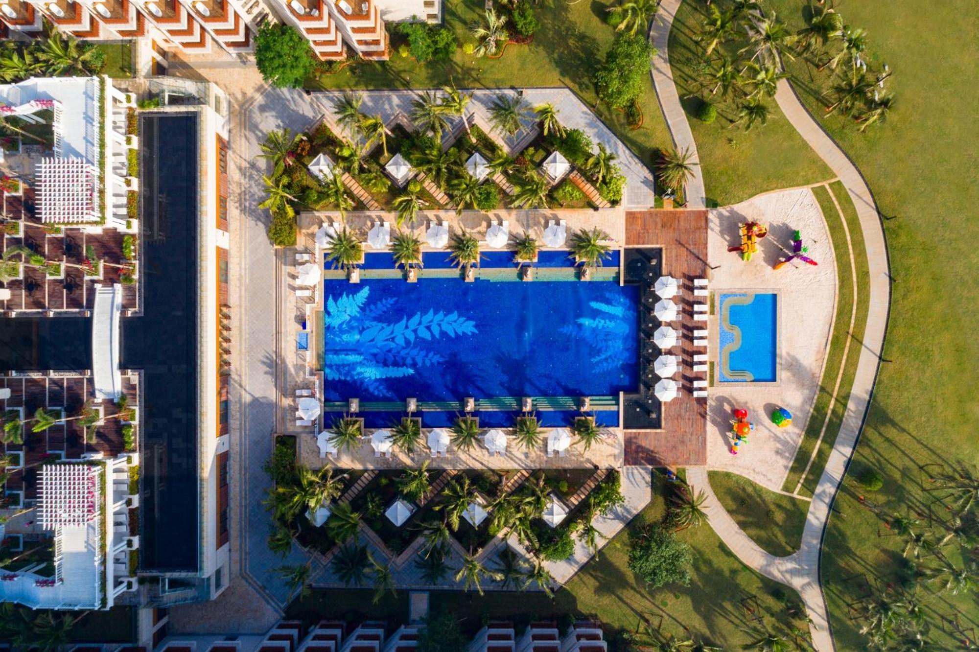Wyndham Grand Plaza Royale Wenchang Bagian luar foto