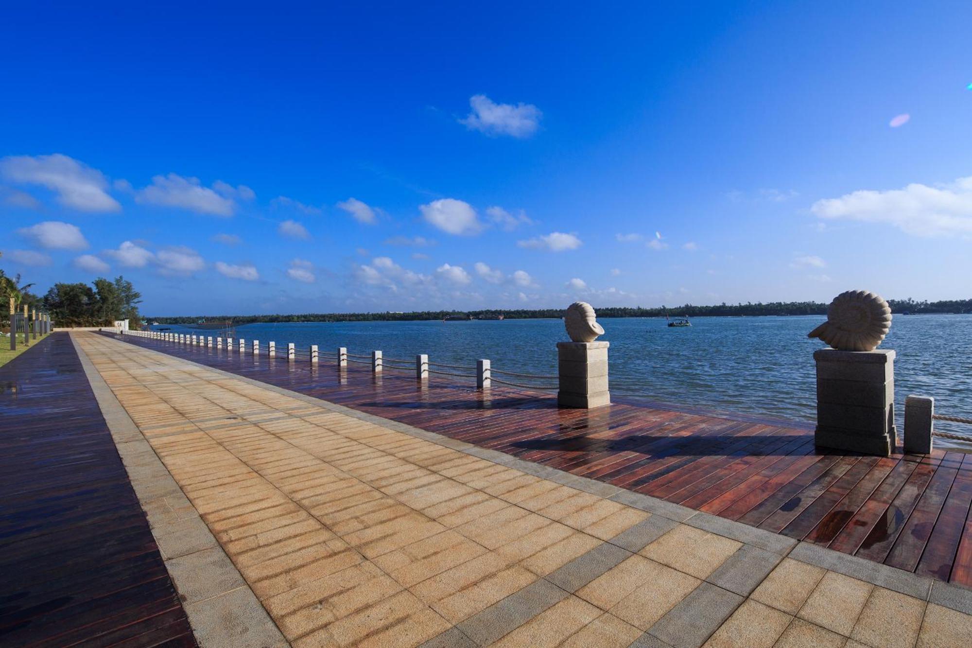 Wyndham Grand Plaza Royale Wenchang Bagian luar foto